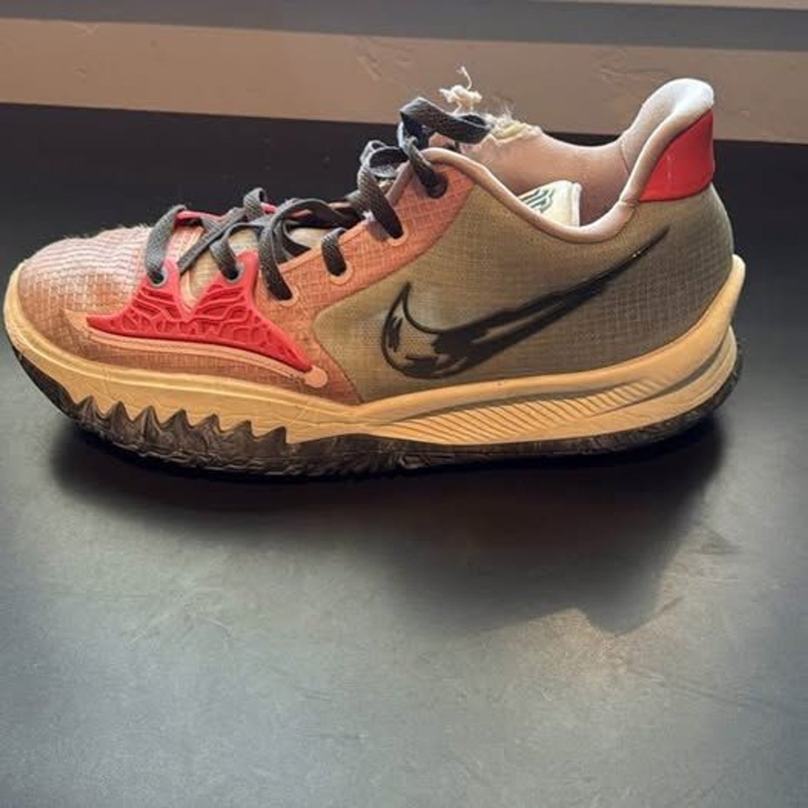 USED Nike Kyrie Low 4 Basketball Shoes Mens 13 Pale Coral Iron Grey CW3985-800