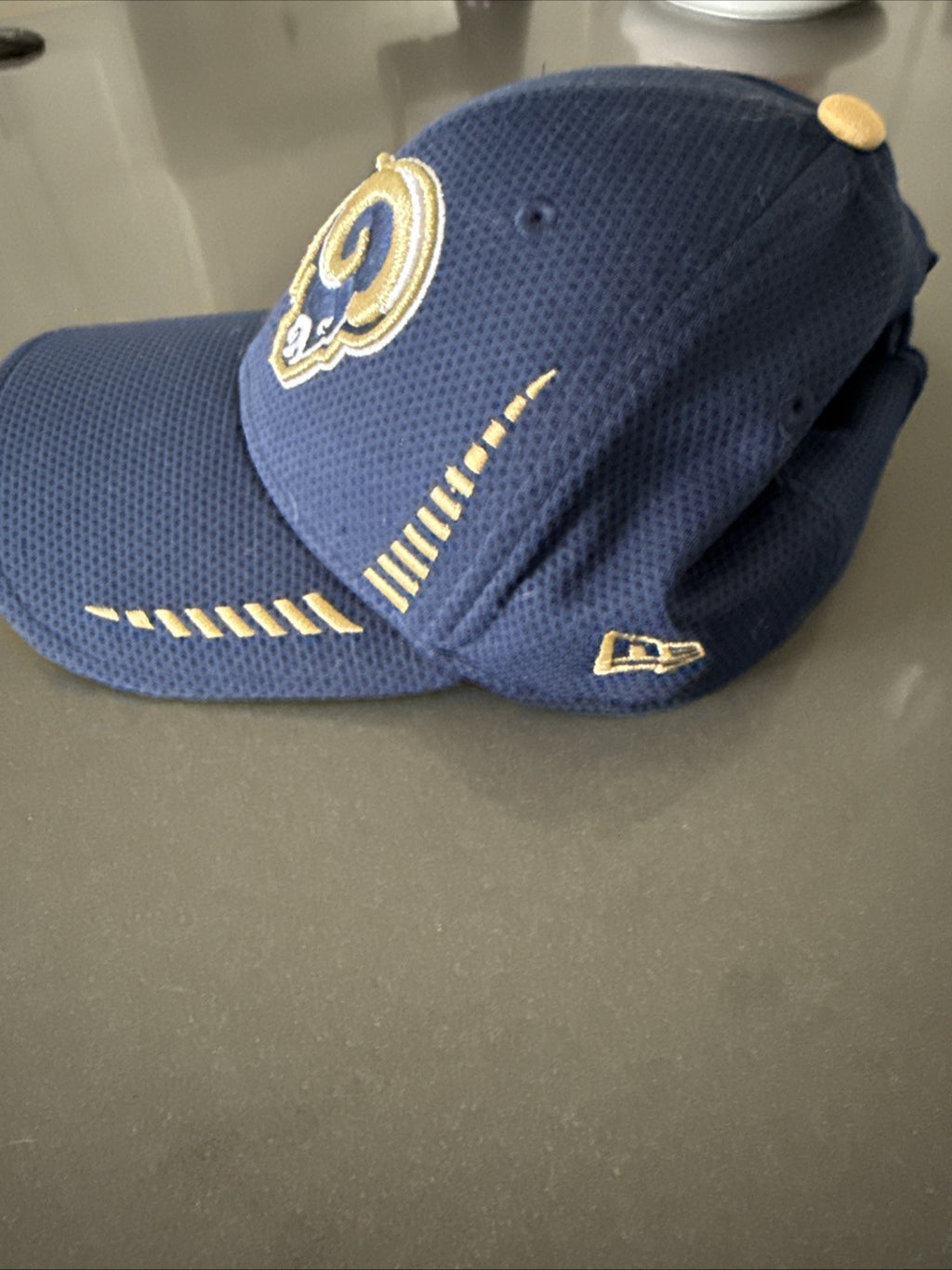 Vintage NFL NEW ERA 9 Forty ST. LOUIS RAMS ADJUSTABLE HAT