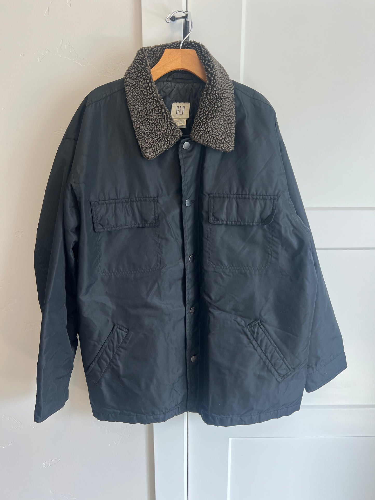 The VTG GAP Men's Utility Jacket in size Large