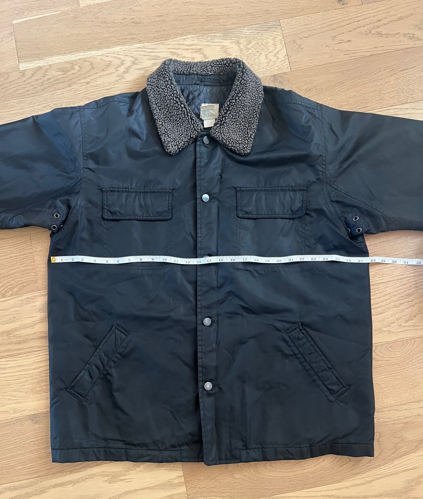 The VTG GAP Men's Utility Jacket in size Large